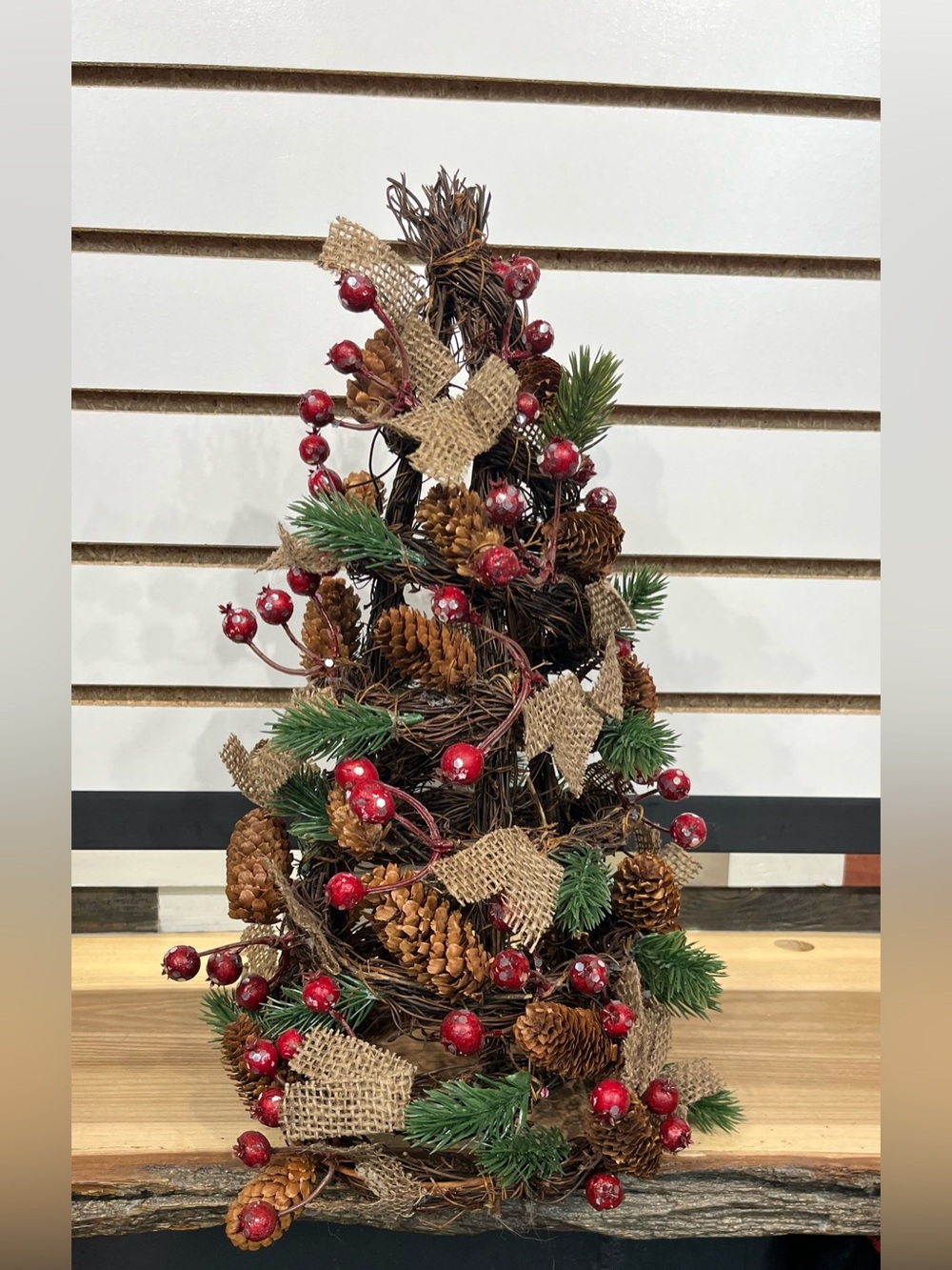 Rustic tabletop decorated tree - Picture 3 of 7